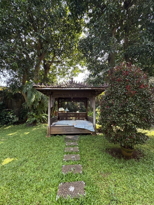 Rumah Mewah Dijual di Pejaten Barat - Tanah 1.104 m², Kolam Renang & Taman Luas | Private Luxury Living