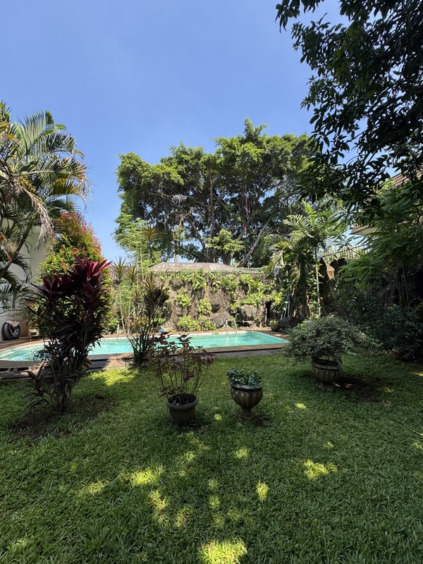 Rumah Mewah Dijual di Pejaten Barat - Tanah 1.104 m², Kolam Renang & Taman Luas | Private Luxury Living