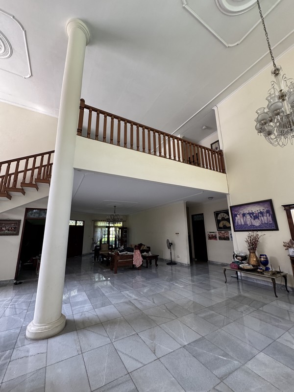 Rumah Mewah Dijual di Pejaten Barat - Tanah 1.104 m², Kolam Renang & Taman Luas | Private Luxury Living