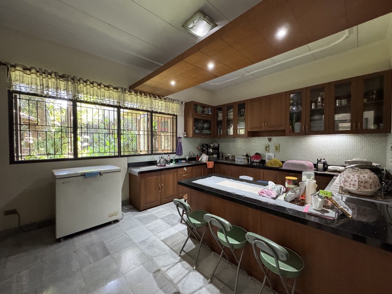 Rumah Mewah Dijual di Pejaten Barat - Tanah 1.104 m², Kolam Renang & Taman Luas | Private Luxury Living