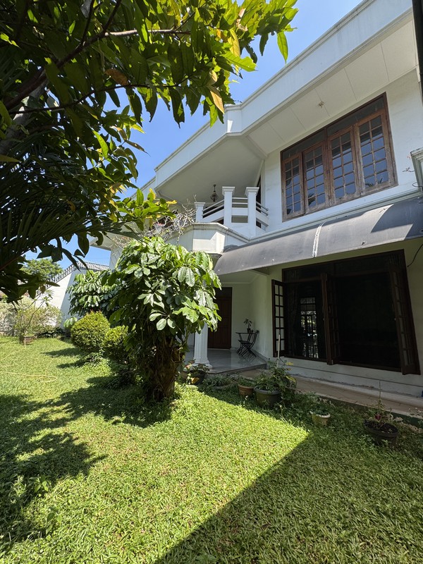 Rumah Mewah Dijual di Pejaten Barat - Tanah 1.104 m², Kolam Renang & Taman Luas | Private Luxury Living