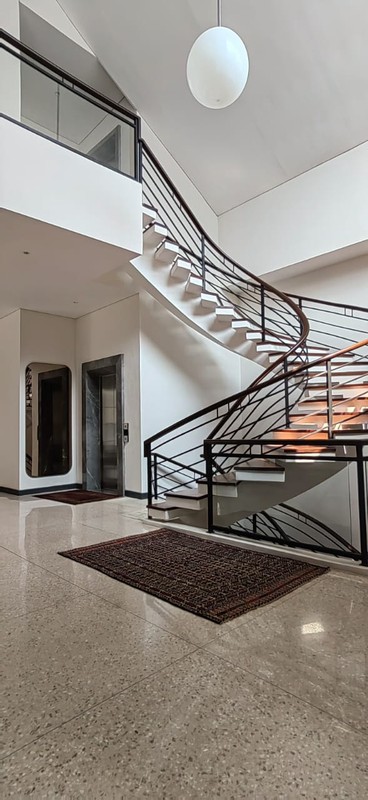 Dijual Rumah Full Furnished Lokasi Strategis DI Jl. Rambai, Kebayoran Baru, Jakarta Selatan