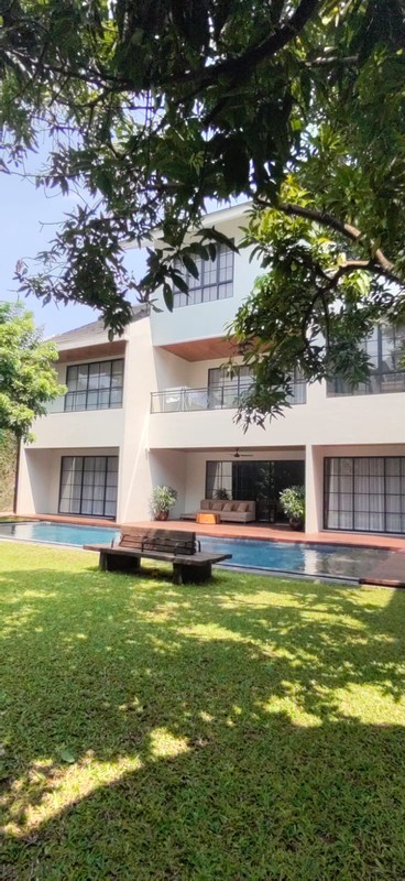 Dijual Rumah Full Furnished Lokasi Strategis DI Jl. Rambai, Kebayoran Baru, Jakarta Selatan