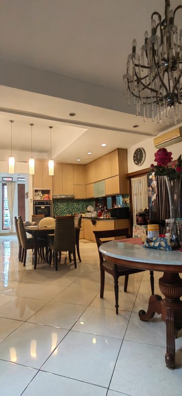 Dijual Rumah Full Furnished Lokasi Strategis DI Jl. Rambai, Kebayoran Baru, Jakarta Selatan