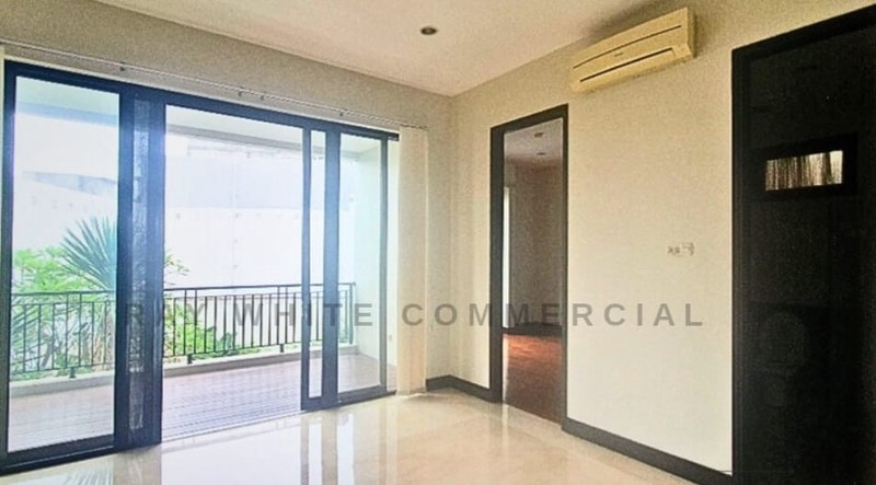 Rumah Modern Minimalis 2 lantai, New Remodelling, dengan Lokasi Elite dan nyaman di Jl. Teladan Raya.  Cilandak, Jakarta Selatan.