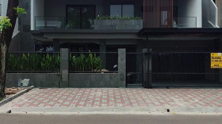 Rumah Renovasi Area Premium Di Bouelevar  Puspita Loka BSD city 