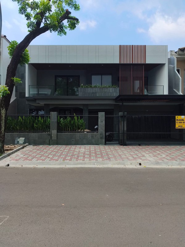 Rumah Renovasi Area Premium Di Bouelevar  Puspita Loka BSD city 