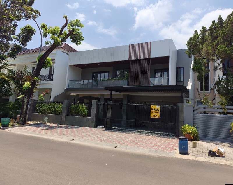 Rumah Renovasi Area Premium Di Bouelevar  Puspita Loka BSD city 