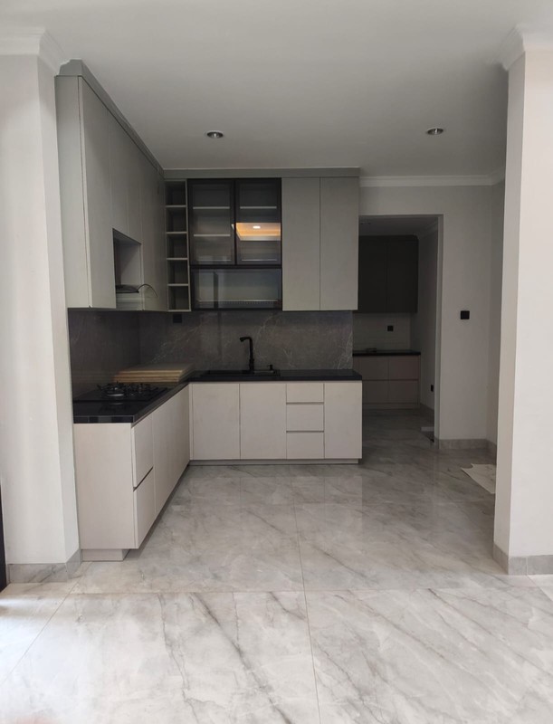 Rumah Renovasi Area Premium Di Bouelevar  Puspita Loka BSD city 