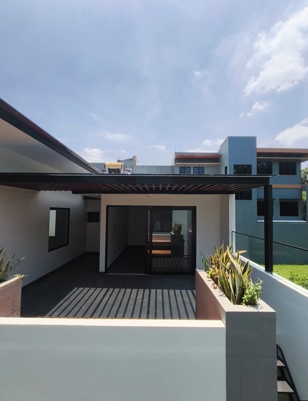 Rumah Renovasi Area Premium Di Bouelevar  Puspita Loka BSD city 