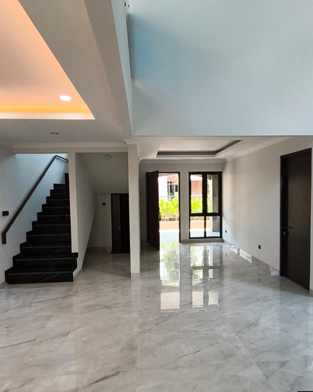 Rumah Renovasi Area Premium Di Bouelevar  Puspita Loka BSD city 