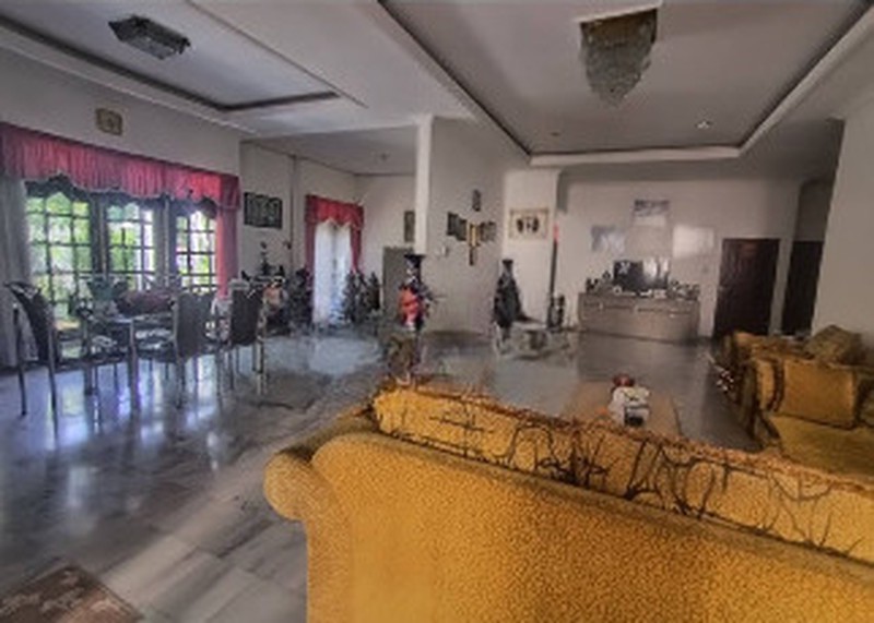 Dijual Rumah Luas Strategis Full Furnish Siap Huni di Manyar Kertoadi 