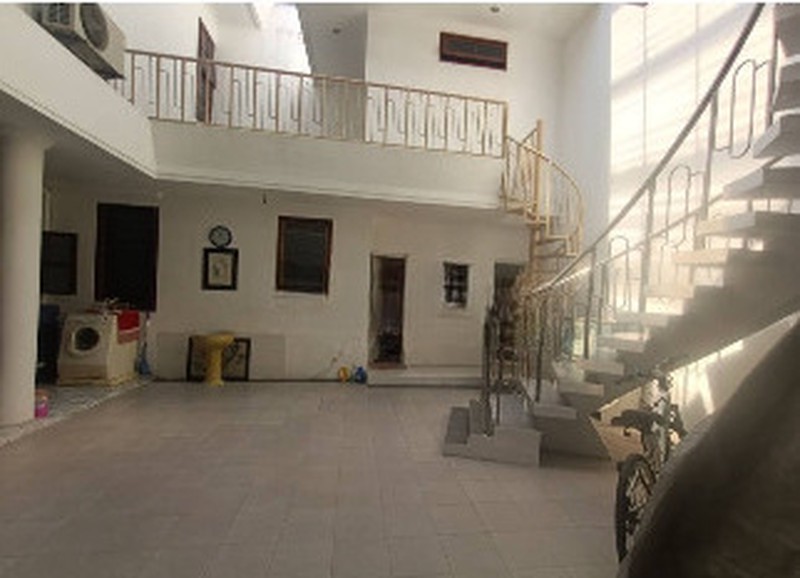 Dijual Rumah Luas Strategis Full Furnish Siap Huni di Manyar Kertoadi 