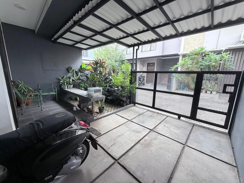 Jual Murah! Rumah 2 Lantai Graha Raya - 3 KT, Full Fitur, Siap Huni, Harga Nego!