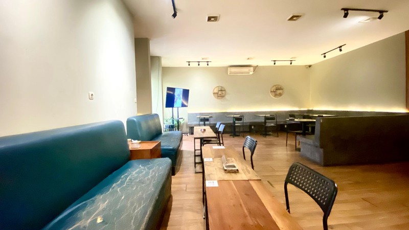 Rumah sewa strategis cocom untuk Coffe Shop dan office di Senayan Bintaro 