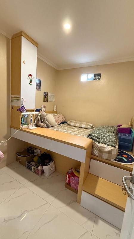 Rumah 3 Lantai Semi Furnished - Pisangan Timur Dekat Rs Persahabatan