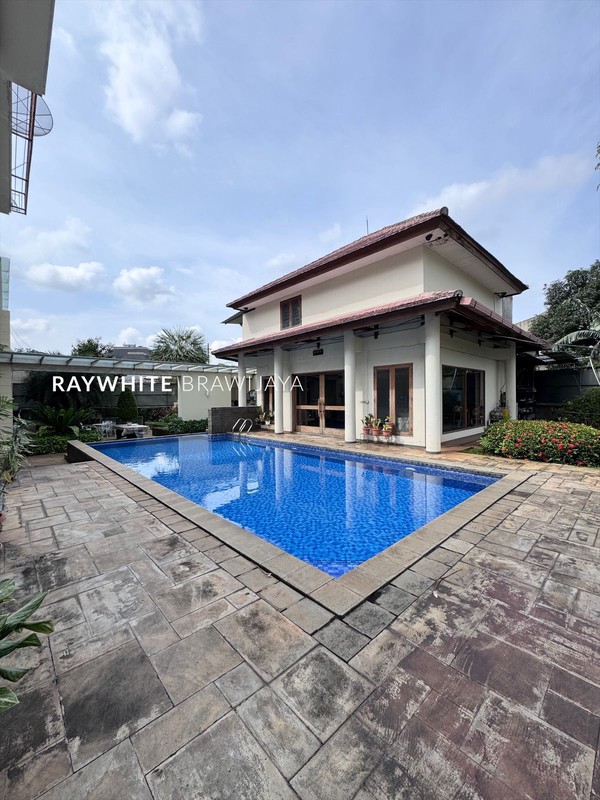 Rumah Mewah 3 Bangunan Lokasi Strategis Area Cilandak Barat