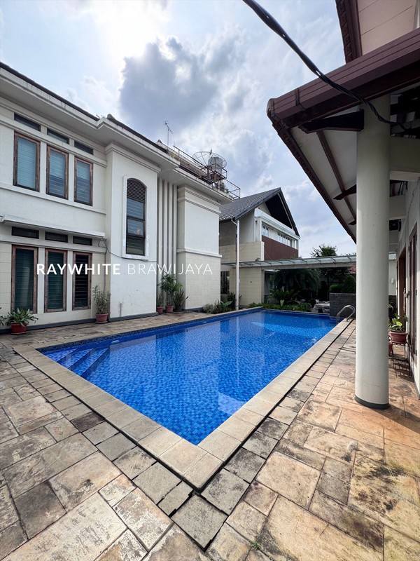 Rumah Mewah 3 Bangunan Lokasi Strategis Area Cilandak Barat