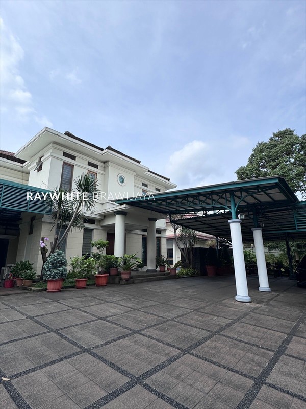 Rumah Mewah 3 Bangunan Lokasi Strategis Area Cilandak Barat