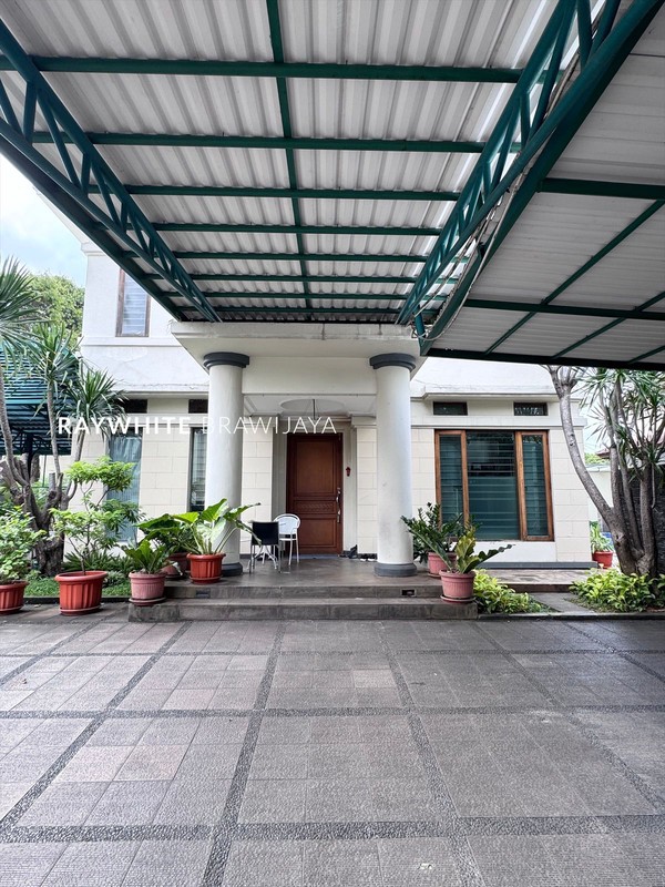 Rumah Mewah 3 Bangunan Lokasi Strategis Area Cilandak Barat