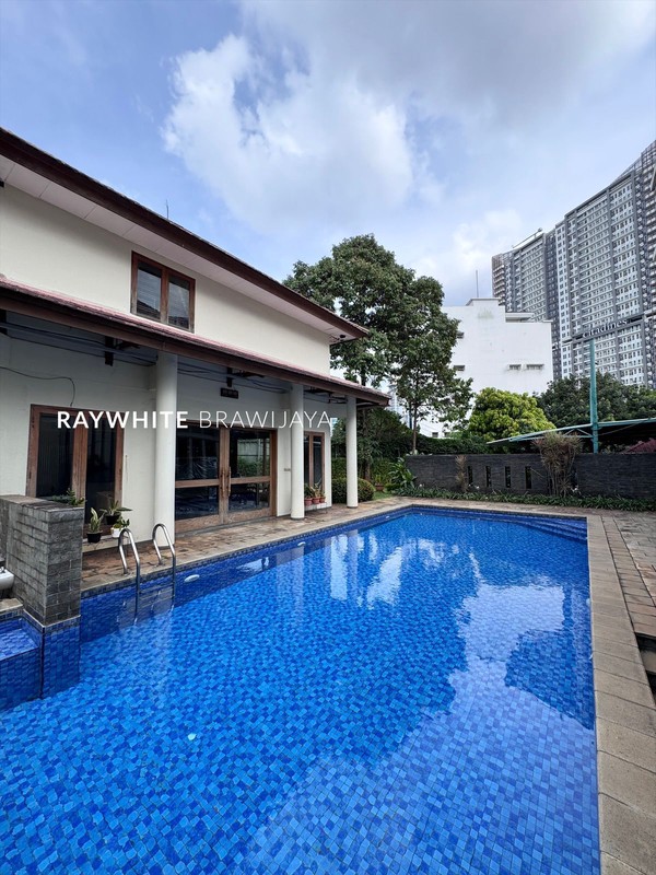 Rumah Mewah 3 Bangunan Lokasi Strategis Area Cilandak Barat