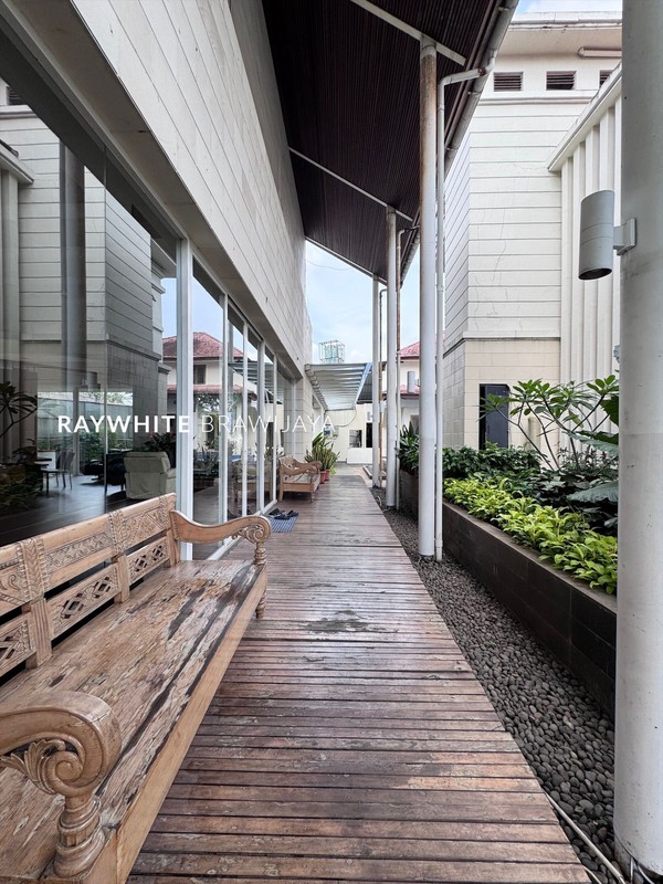 Rumah Mewah 3 Bangunan Lokasi Strategis Area Cilandak Barat