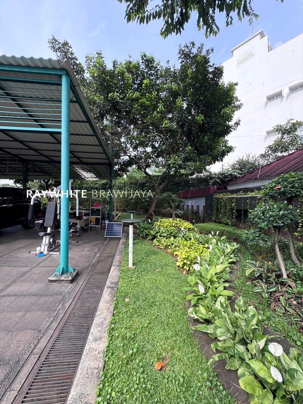 Rumah Mewah 3 Bangunan Lokasi Strategis Area Cilandak Barat