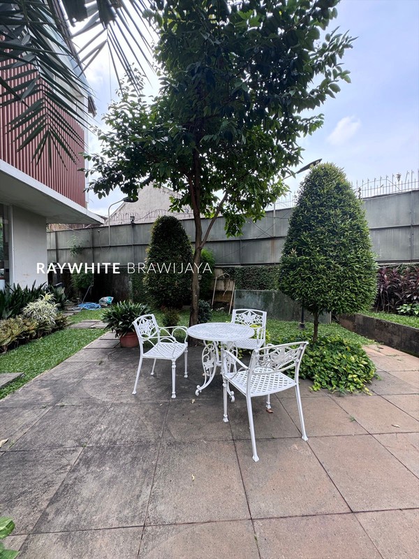 Rumah Mewah 3 Bangunan Lokasi Strategis Area Cilandak Barat