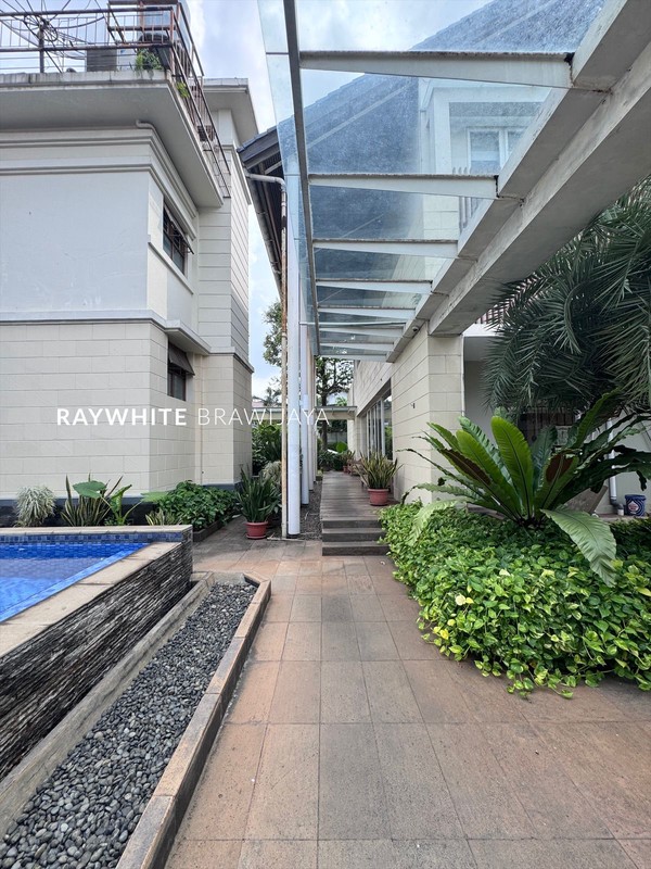 Rumah Mewah 3 Bangunan Lokasi Strategis Area Cilandak Barat