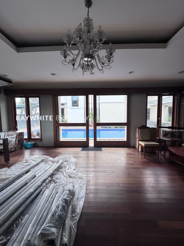 Rumah Mewah 3 Bangunan Lokasi Strategis Area Cilandak Barat