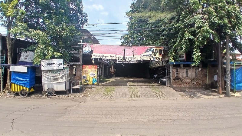 Tempat Usaha Cuci Mobil Aktif Di Raya Wiguna Timur