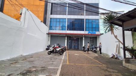 Ruko Gandeng 3,5 Lantai (+ Bangunan di Rooftop) di Pasar Minggu Jaksel