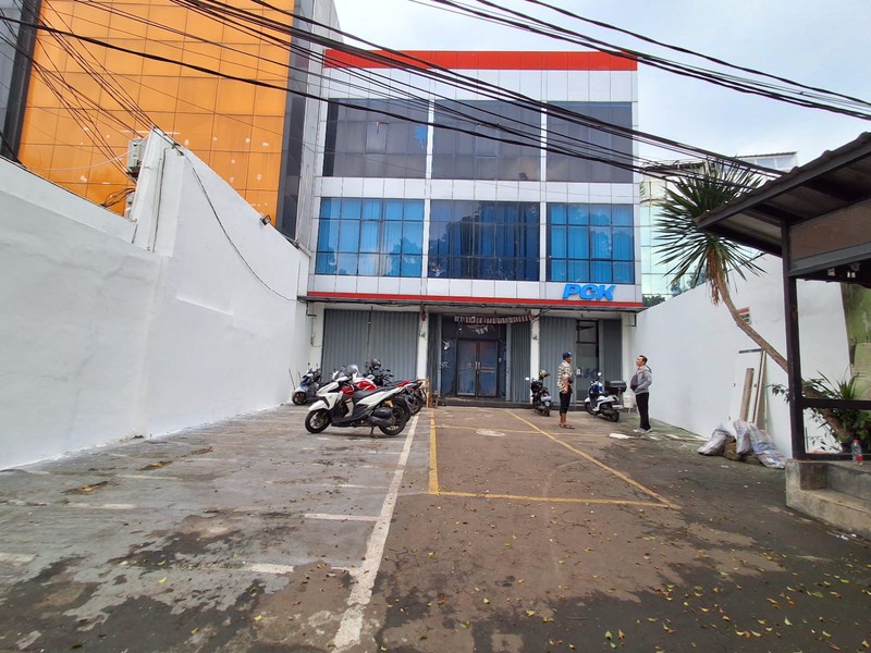 Ruko Gandeng 3,5 Lantai (+ Bangunan di Rooftop) di Pasar Minggu Jaksel