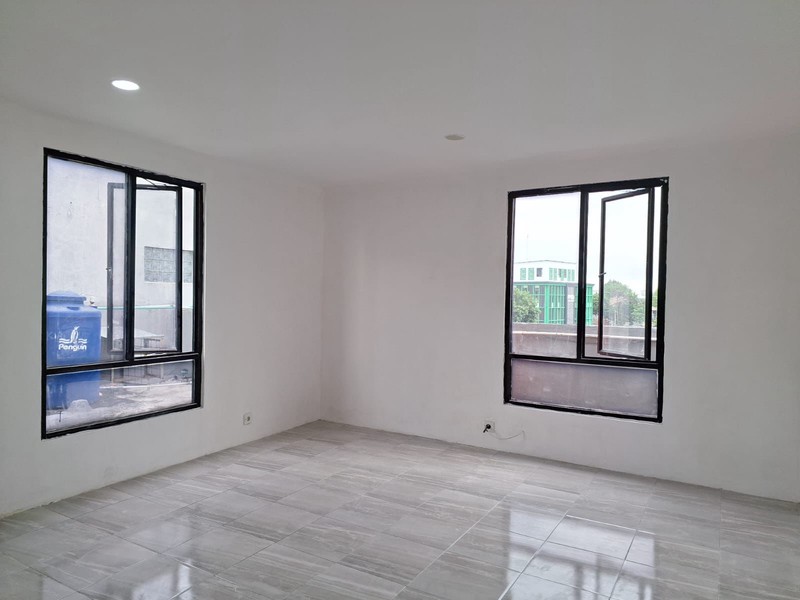 Ruko Gandeng 3,5 Lantai (+ Bangunan di Rooftop) di Pasar Minggu Jaksel