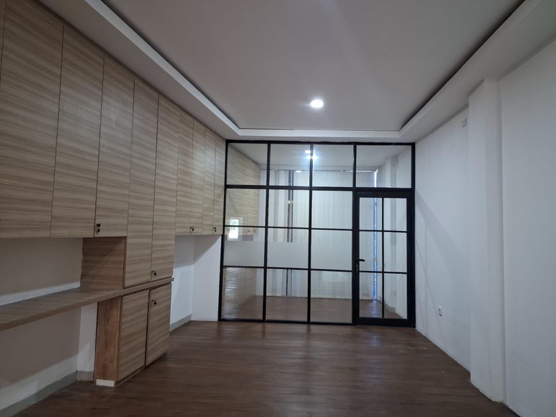 Ruko Gandeng 3,5 Lantai (+ Bangunan di Rooftop) di Pasar Minggu Jaksel