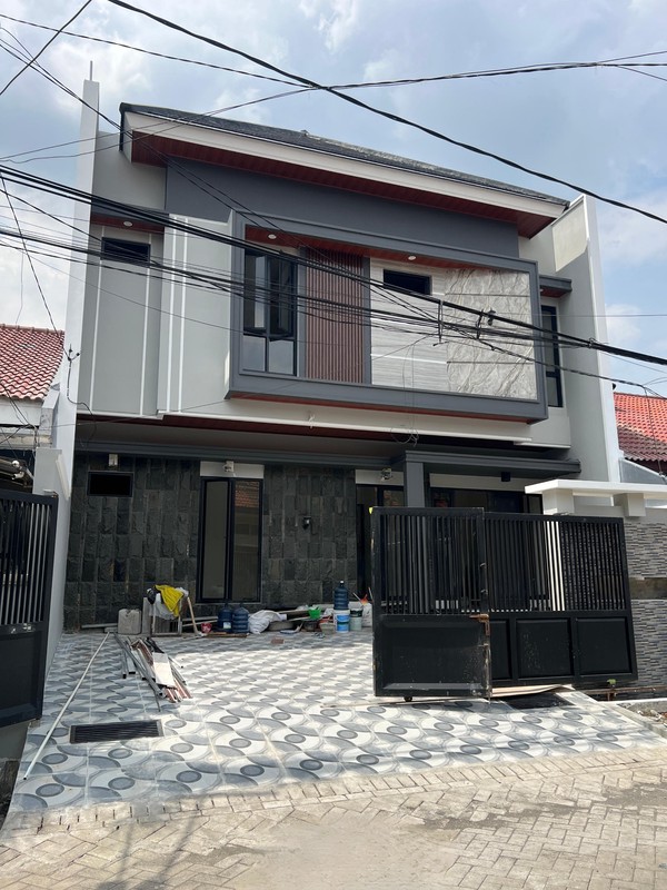 Rumah Baru Manyar Jaya Praja Tengah kota Surabaya