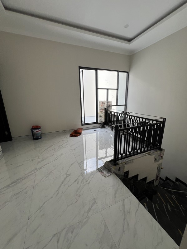 Rumah Baru Manyar Jaya Praja Tengah kota Surabaya