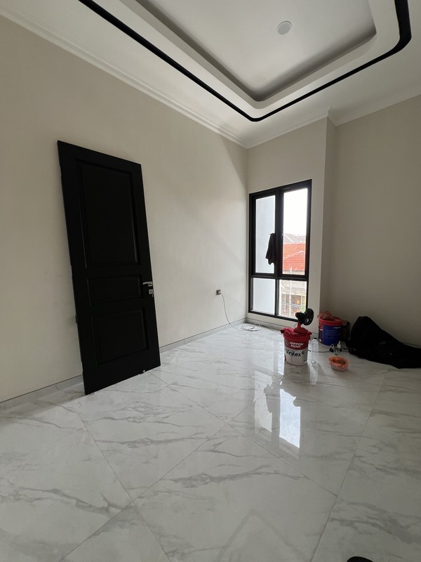 Rumah Baru Manyar Jaya Praja Tengah kota Surabaya