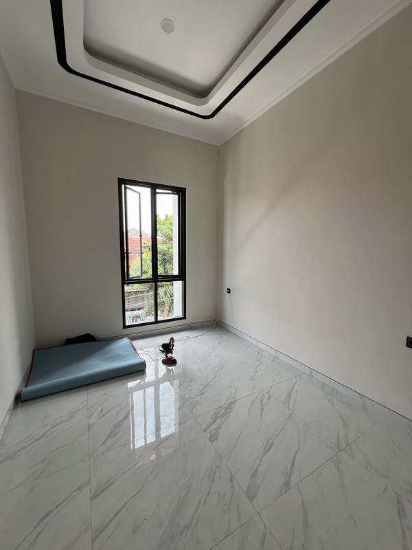 Rumah Baru Manyar Jaya Praja Tengah kota Surabaya