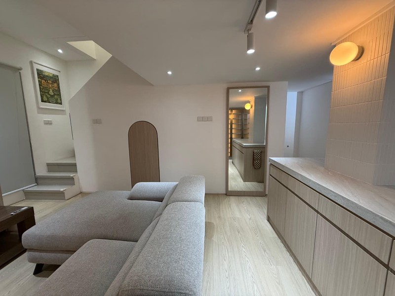 1 Milyaran Dijual Rumah Baru Modern Desain INTERIOR Japandi Desain  2 Lantai Citraland Northwest Central Surabaya Barat, Full Renov penataan Modern Desain Skylight, Japandi New interior Furnished ,Mat