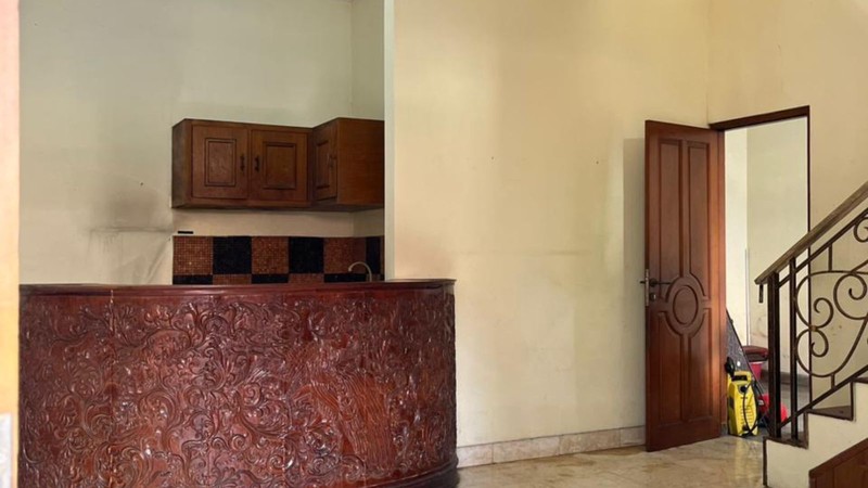 Rumah 3 Lantai 5 Kamar Tidur Dijual di Pengadegan Pancoran Jaksel 