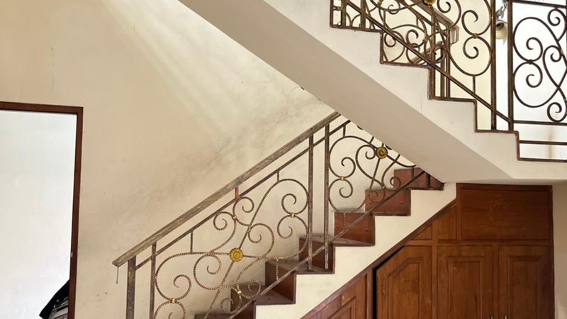 Rumah 3 Lantai 5 Kamar Tidur Dijual di Pengadegan Pancoran Jaksel 