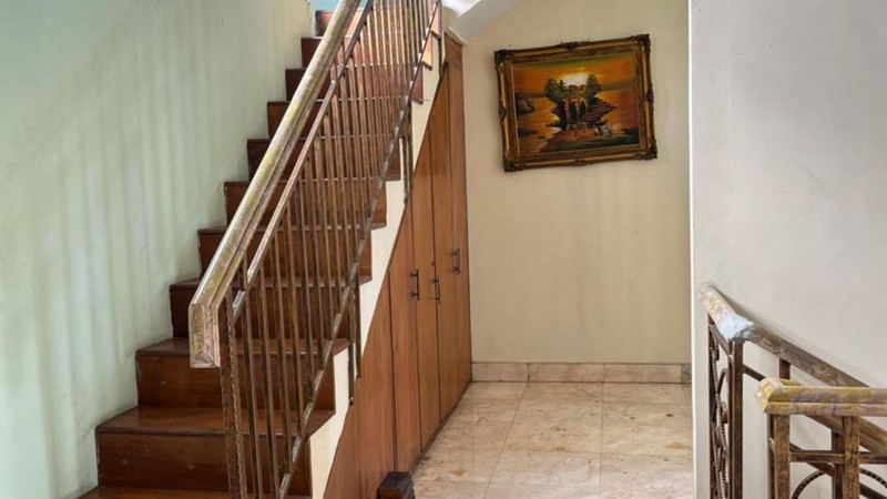 Rumah 3 Lantai 5 Kamar Tidur Dijual di Pengadegan Pancoran Jaksel 