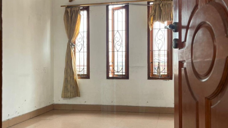Rumah 3 Lantai 5 Kamar Tidur Dijual di Pengadegan Pancoran Jaksel 