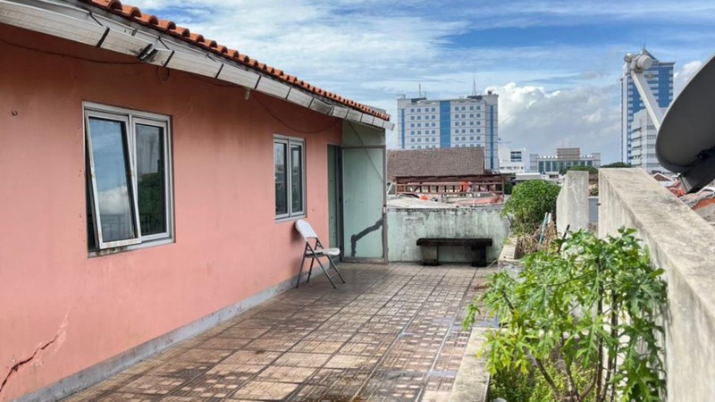 Rumah 3 Lantai 5 Kamar Tidur Dijual di Pengadegan Pancoran Jaksel 