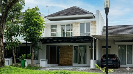 DISEWAKAN RUMAH MEWAH ROYAL RESIDENCE WIYUNG - SIAP HUNI, FULL AC, CARPORT 2 MOBIL, NEGO!