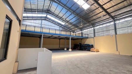 Gudang baru siap operasional, bisa masuk tronton 40 ft di pinggir jalan raya Tole Iskandar Depok Jawa Barat