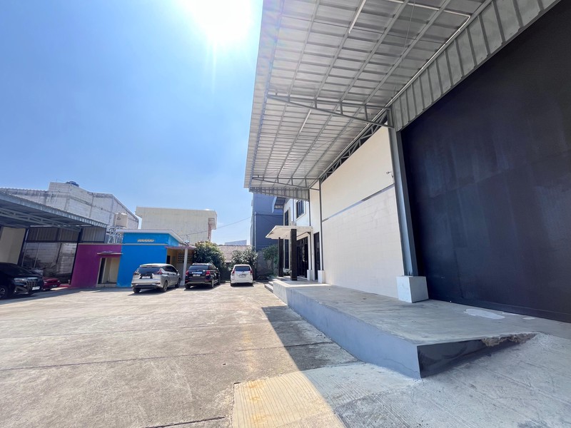 Gudang baru siap operasional, bisa masuk tronton 40 ft di pinggir jalan raya Tole Iskandar Depok Jawa Barat