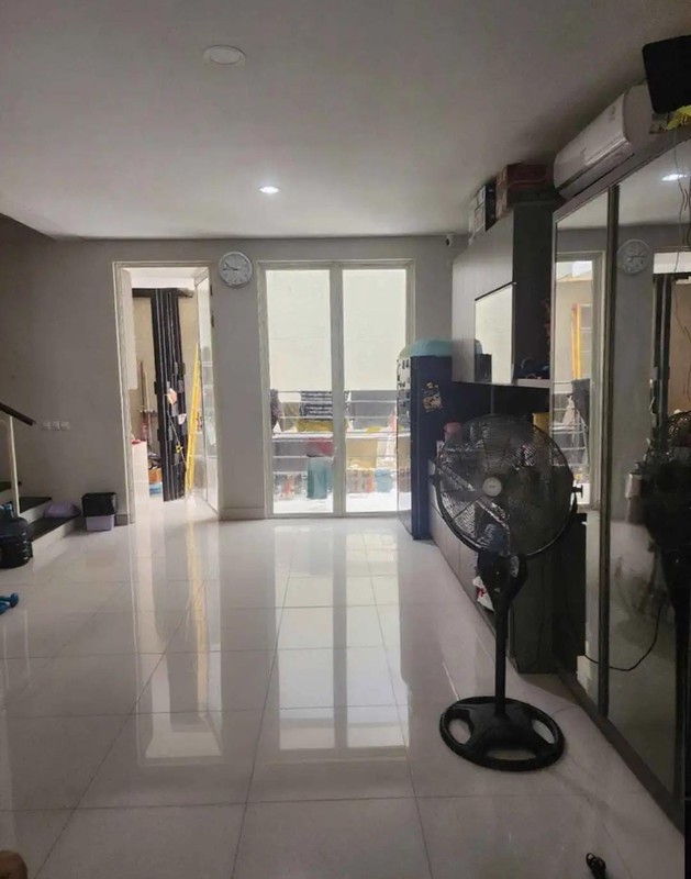 Jual Rumah Cantik 2 Lantai Furnsihed The Greenlake Citraland Surabaya Barat