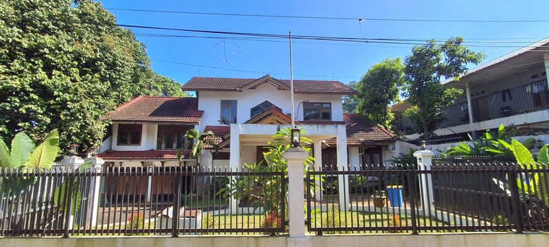 Di Jual Rumah Asri  2 LT